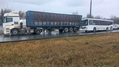 В Терновском районе рейсовый автобус въехал в прицеп трактора