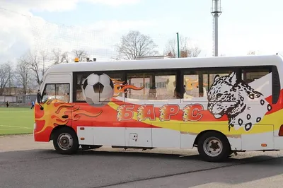 Футбольный клуб «Пари НН» получил новый автобус для перевозки команды -  KP.RU