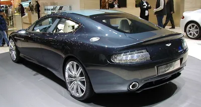 Aston Martin продает легендарные гоночные автомобили Vantage в комплекте из  трёх машин