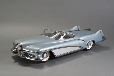 Модель автомобиля Buick в галерее \"Турандот Антик\"