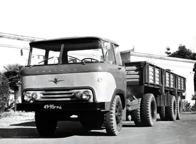 Грузовые автомобили: Масштабная модель 1:43 Седельный тягач 4х2 КАЗ-608В \" Колхида\", с журналом №31 (Легендарные грузовики СССР)