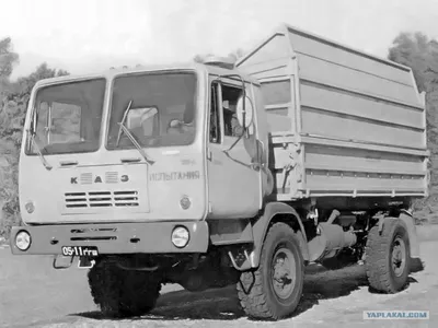 Купить масштабную модель грузовика КАЗ-608 Колхида (Легендарные грузовики  СССР №7), масштаб 1:43 (Modimio)