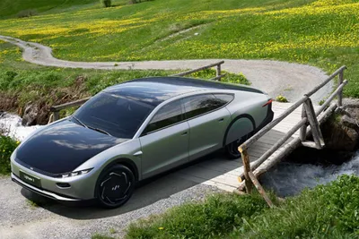 Появился первый в мире серийный автомобиль на солнечных батареях -  Газета.Ru | Новости