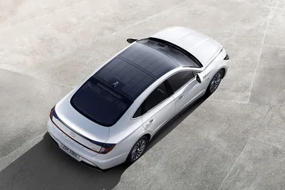 Hyundai представила гибридный автомобиль с солнечными батареями на крыше