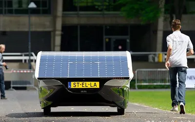 Гонка автомобилей на солнечных батареях проходит в Австралии