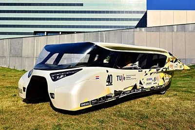 Студенты TU/e представляют внедорожный автомобиль на солнечных батареях