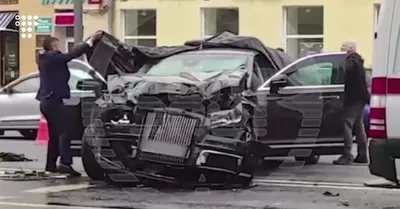 В центре Москвы в аварию попали авто для первых лиц россии. Похоже, это  машина патриарха РПЦ кирилла — СМИ