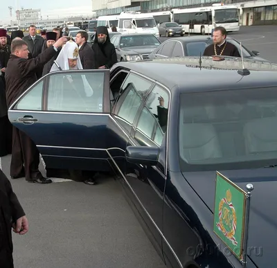 Патриарх Кирилл призвал священнослужителей ездить на недорогих автомобилях