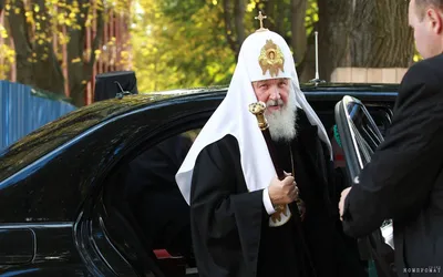 СМИ сообщили об аварии с участием Aurus патриарха Кирилла в центре Москвы