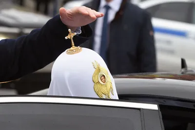 Патриарх Кирилл гоняет на лимузине ПУТИНА!!! (да, это жоска) - YouTube