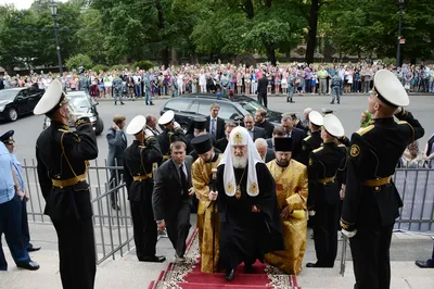 Aurus патриарха Кирилла попал в аварию в центре Москвы. Есть пострадавшие —  Секрет фирмы