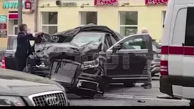 Автомобиль Aurus попал в ДТП в центре Москвы — РБК