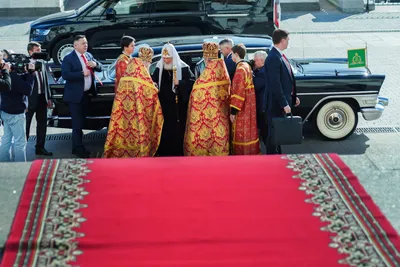 Россияне поблагодарили Бога за то, что он уберег патриарха Кирилла от  аварии с Aurus в Москве