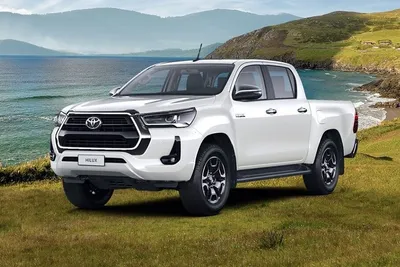 Пикап Toyota Hilux получил новую бензиновую топ-версию в России — Авторевю