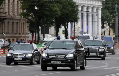 В Кремле объяснили, почему Путин в Австрии не использовал лимузин \"Аурус\"