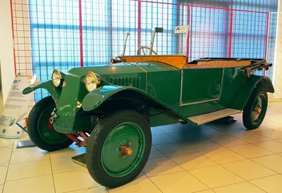 Чехословакский национальный культурный автомобиль Tatra 87 памятника  Редакционное Стоковое Фото - изображение насчитывающей экспорт, сила:  103840568