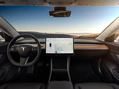 Tesla Model Y – цветной карбон в салоне электро кроссовера