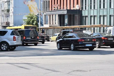 Маску прислали фото Зеленского за рулем Tesla с просьбой открыть СТО в  Украине — Delo.ua