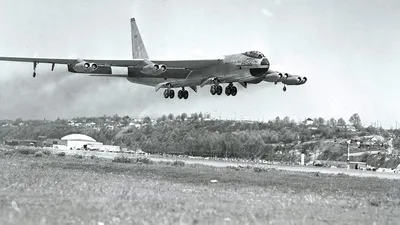 Модель самолета американского стратегического бомбардировщика Боинг Б-52  масштаб 1:200 (ID#1931035953), цена: 2000 ₴, купить на Prom.ua