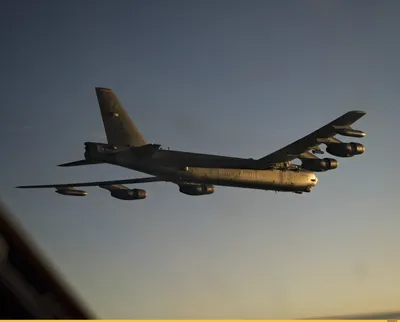 Полет бомбардировщика B-52 у границы России | РБК Украина