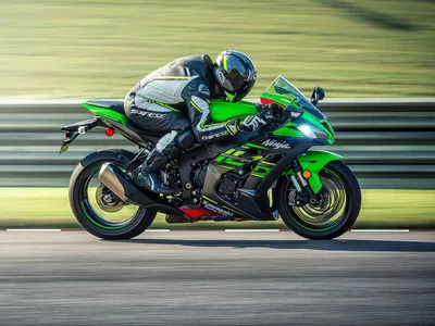 Фотографии мотоциклистов на спортивных байках, способные поднять адреналин
