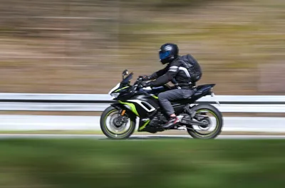 Фотки байкеров на спортивных мотоциклах: улётные обои на телефон