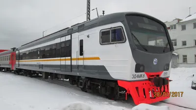 Тепловоз ТЭП70-0217 с поездом Санкт-Петербург — Рига / Вильнюс - YouTube