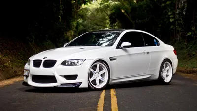 Белый BMW M4 редакционное изображение. изображение насчитывающей  автомобилем - 200763765