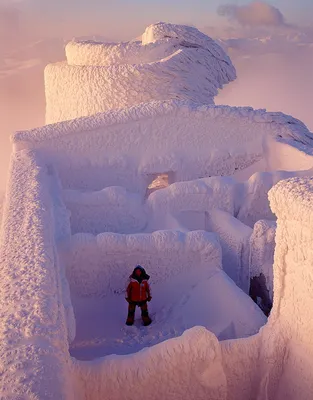 Белый слон обсерватории на горном фургоне зимой. карпаты Стоковое  Изображение - изображение насчитывающей красивейшее, горы: 241645421