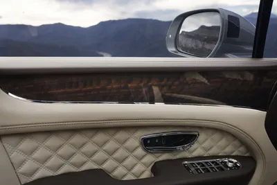 Новый Bentley Flying Spur Speed зарядится от розетки — ДРАЙВ