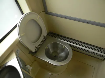Вся информация о туалетах в поездах: как работает биотуалет, чем отличается  от обычного