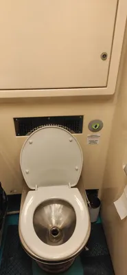 Туалет + душ в фирменном поезде 42/41. Вагон ТКС. - YouTube
