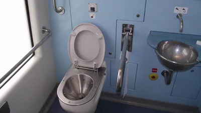 Туалет в старом плацкартном вагоне РЖД