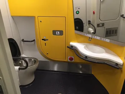Из-за бездомных клиенты Elron не могут пользоваться в поездах туалетом