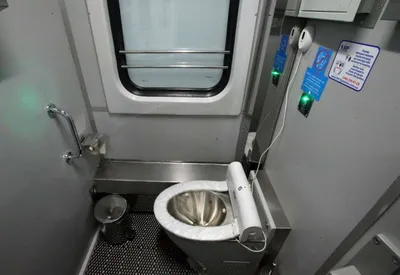 Туалет в поезде плацкарт» — создано в Шедевруме