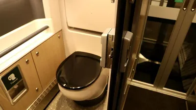 Туалет в поезде Брест-Петербург. Галерея туалетов