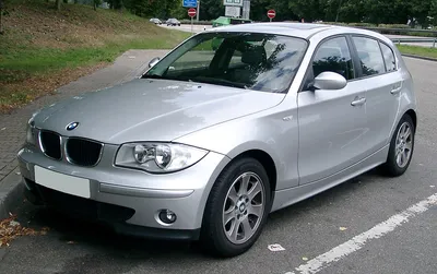 File:BMW 116i M-Sportpaket (E87, Facelift) – Heckansicht, 16. April 2011,  Düsseldorf.jpg - Wikimedia Commons