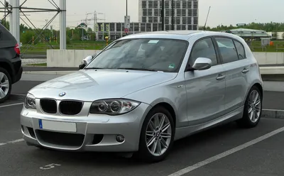 File:BMW 116i M-Sportpaket (E87, Facelift) – Frontansicht, 16. April 2011,  Düsseldorf.jpg - Wikimedia Commons