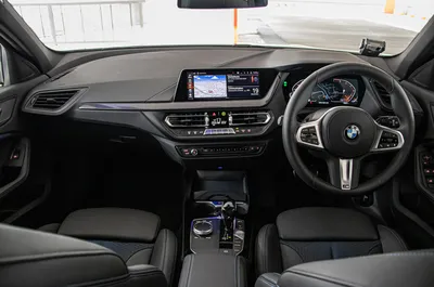 2020 BMW 118i Sport Line - Car Reviews