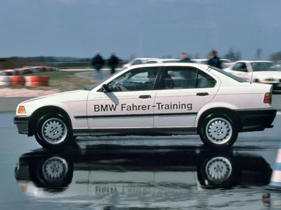 BMW 325i Sedan 1991 года выпуска. Фото 1. VERcity