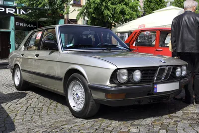 BMW E28 — Википедия