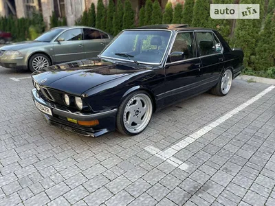 На аукцион выставили уникальную BMW E28 с правым рулем — Motor