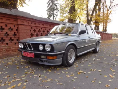 Файл:BMW E28 rear 20071102.jpg — Википедия
