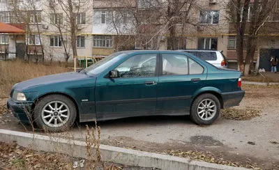 Продажа БМВ 3 серии 1997 года в Новосибирске, седан, битый или не на ходу,  привод задний, бензин, серебристый, автомат, 318i AT