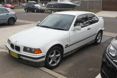 File:1996 BMW 316i (E36) hatchback (20257587156).jpg - Wikimedia Commons