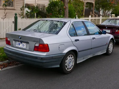File:1994 BMW 318i (E36) sedan (2015-05-29) 02.jpg - Wikimedia Commons