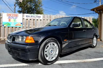 File:1994 BMW 318i (E36) sedan (2015-05-29) 01.jpg - Wikipedia