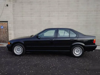 File:1997 BMW 318i (E36) sedan (18555132392) cropped.jpg - Wikimedia Commons