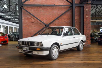 Be the envy of the 90s car park with this BMW 318i | Hagerty UK