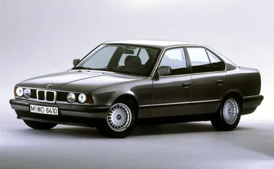 BMW е34 хаки из под колес дым …» — создано в Шедевруме